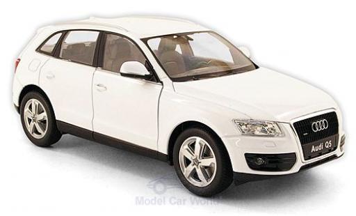 Modelauto Audi Q5 suv wit zonder Vitrine 1/24 Welly