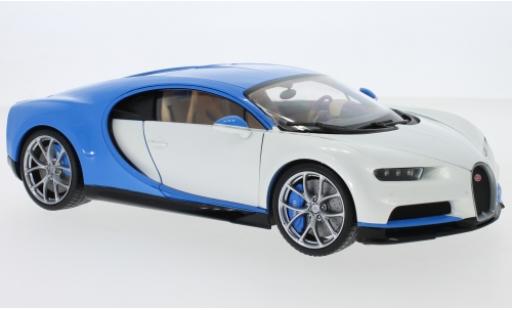 Modelauto Bugatti Chiron coupe wit/blauw 2016 1/18 Welly