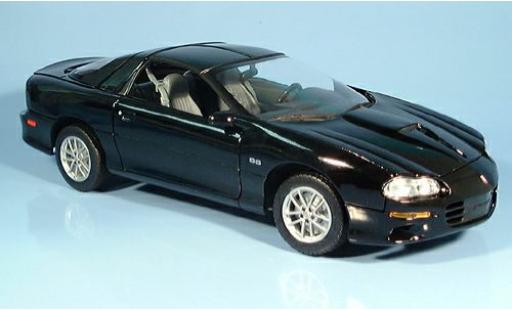 Modelauto Chevrolet Camaro SS zwart 2002 1/18 Welly