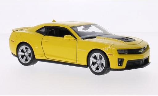 Modelauto Chevrolet Camaro ZL1 geel/mat-zwart 2012 1/24 Welly