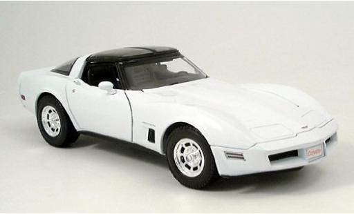 Modelauto Chevrolet Corvette Coupe wei&Atilde;� 1982 1/18 Welly