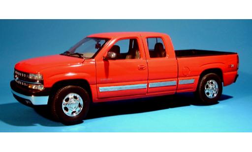 Modelauto Chevrolet Silverado pickup Ex. Cab Fleetside rood 1999 1/18 Welly