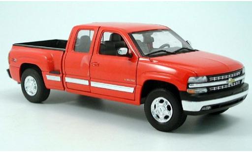 Modelauto Chevrolet Silverado pickup Ext. Cab rood 1/18 Welly
