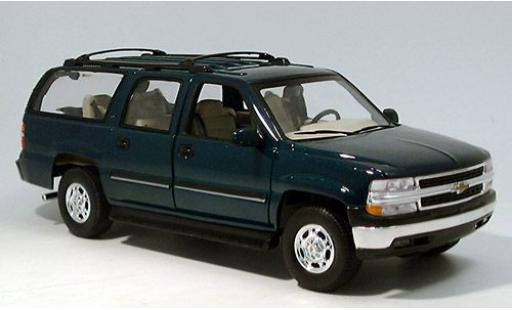 Modelauto Chevrolet Suburban suv groen groen 1/18 Welly