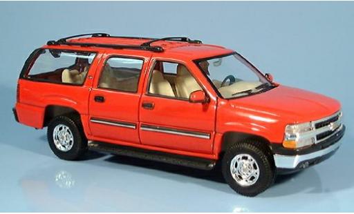 Modelauto Chevrolet Suburban suv rood 2001 1/24 Welly