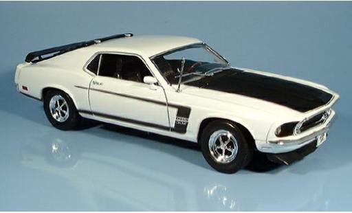 Modelauto Ford Mustang Hardtop wit 1969 1/18 Welly