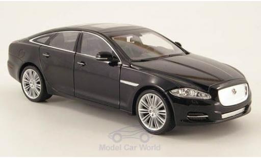 Modelauto Jaguar XJ Base zwart 2010 zonder Vitrine 1/24 Welly