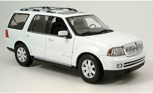 Modelauto Lincoln Navigator Base wit 2005 1/18 Welly