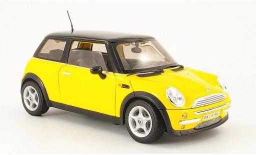 Modelauto Mini Cooper Base geel zwartes dak 1/18 Welly
