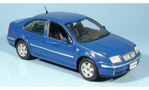 Modelauto Volkswagen Bora Base Sedan blauw 2001 1/24 Welly