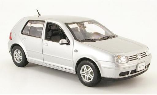 Modelauto Volkswagen Golf Base IV grijs 1/24 Welly