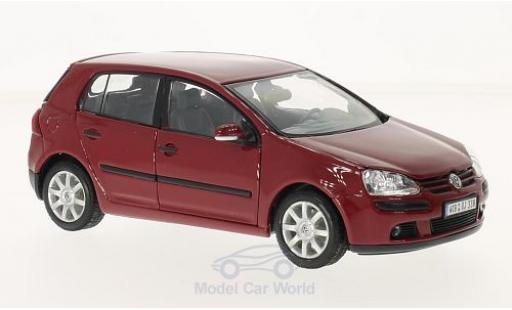 Modelauto Volkswagen Golf Base rood 2004 1/24 Welly
