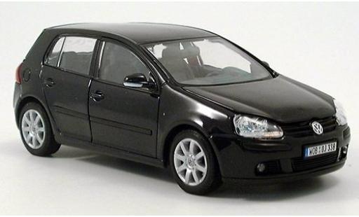 Modelauto Volkswagen Golf Base V zwart 2004 1/24 Welly