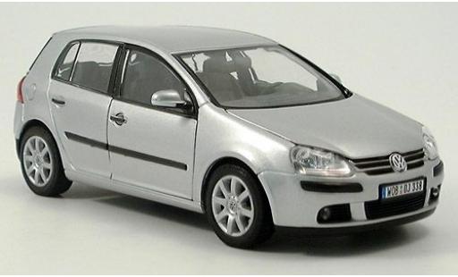 Modelauto Volkswagen Golf Base V grijs 2004 1/24 Welly