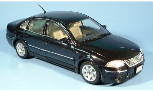 Modelauto Volkswagen Passat Base zwart 1/18 Welly