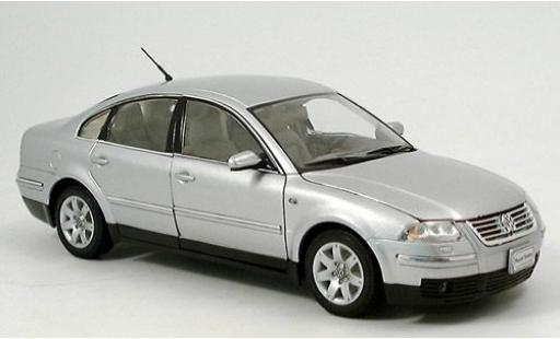 Modelauto Volkswagen Passat Base grijs 1/18 Welly