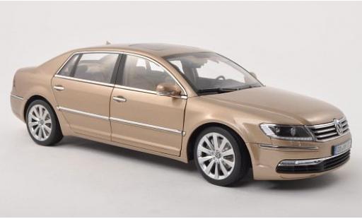 Modelauto Volkswagen Phaeton GTA Edition met.-dkl.-beige ( ) 1/18 Welly