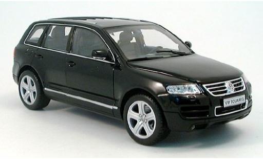 Modelauto Volkswagen Touareg Base zwart 1/18 Welly