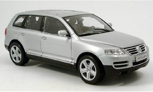 Modelauto Volkswagen Touareg Base grijs 1/18 Welly