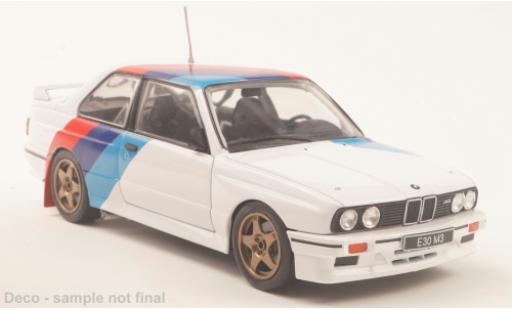 Modelauto Bmw M3 coupe (E30) wit/Dekor 1989 1/24 WhiteBox