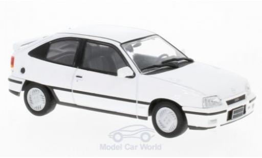 Modelauto Opel Kadett E GSi E wit 1986 1/43 WhiteBox