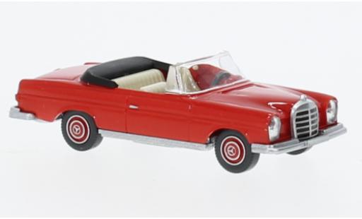 Modelauto Mercedes 280 Cabriolet SE (W111) rood 1968 1/87 Wiking